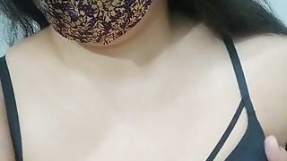 PAKISTANI HOT GIRL BOOBS SHOW