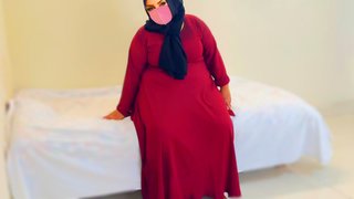 Fucking a Chubby Muslim mother-in-law dressed in a red burqa & Hijab (Part-2)