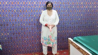 Pakistani Hot Aunty Sex with Huge Dildo