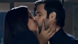 Best actress Bipasha kissing