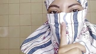 Muslim Arab Big Tits Stepmom MILF Masturbates Fat SQUIRT Pussy In Niqab And Shows Big Muslim Tits In Niqabi And Hijab