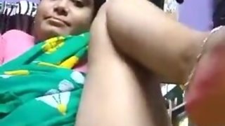 Pretty Indian teen shows hairy muff on camera