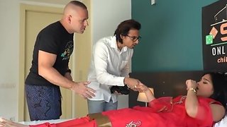 Indian hottie cheats on hubby with the doc