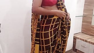 Hot Priya in Saree