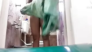 Swetha tamil wifey bathing homemade vid