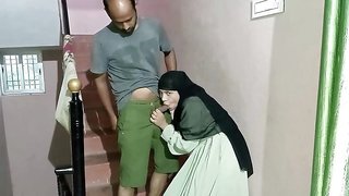 Muslim burqa girl Yoururfi got poked by Hindu boy in stairs