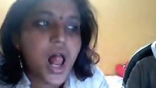 Indian Naked on Camera Fingering her Pussy