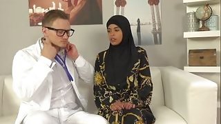 Babe in hijab wants finer pussy